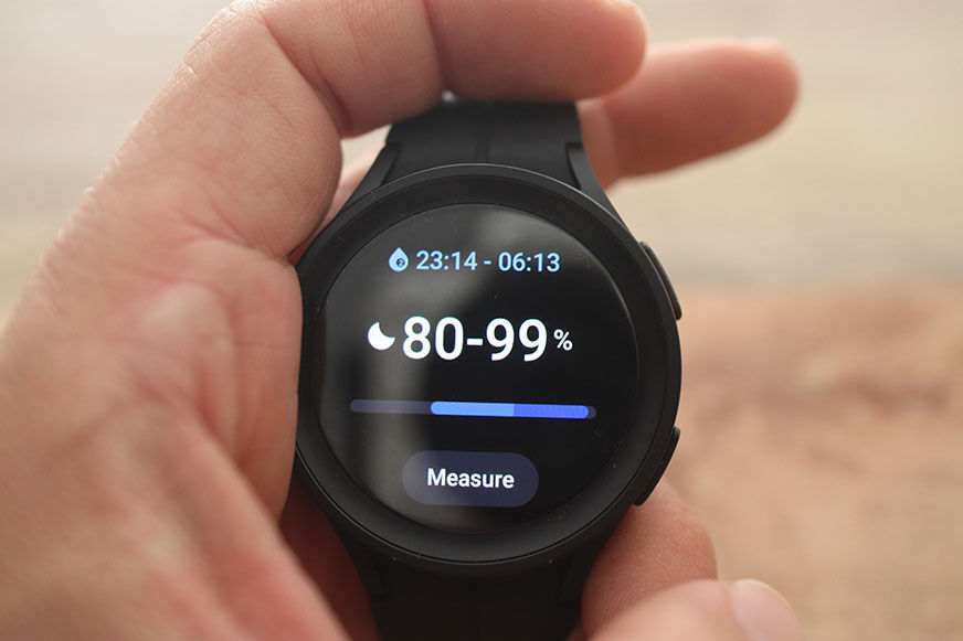 Man sieht die Messung der Sauerstoffsättigung auf der Galaxy Watch 5.